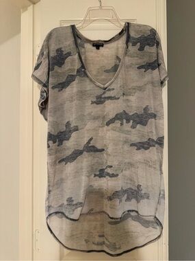 Express Women's Gray Camo V-Neck Tunic Top